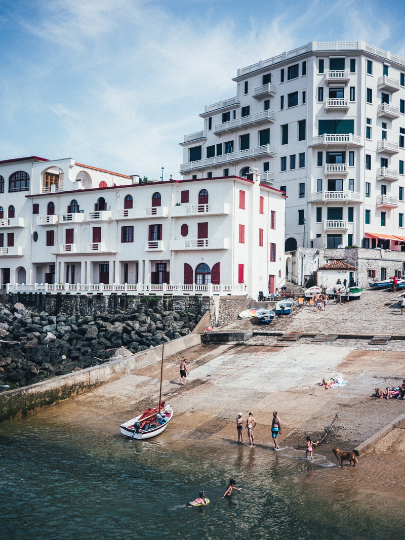 france, day, beach, built structure, group of people, sky, building, nature, apartment building, guéthary, building exterior, hotel, city, buildings, water
