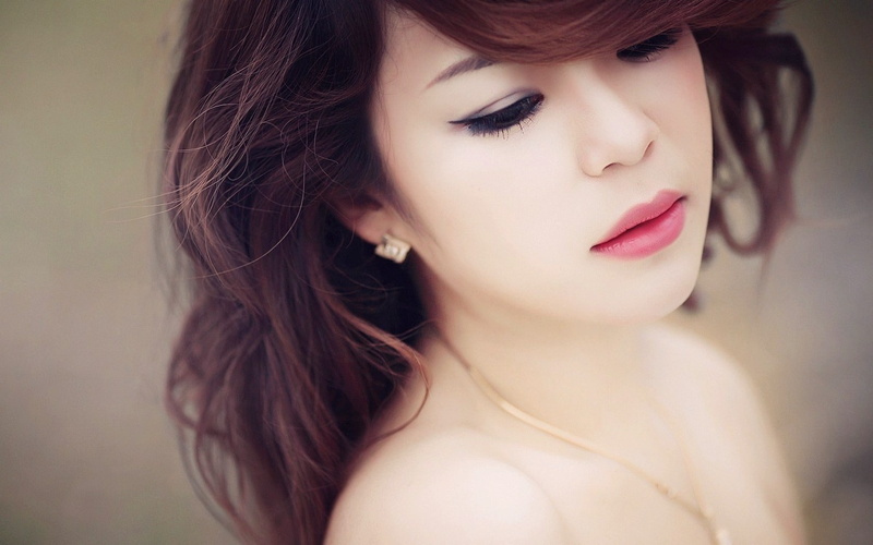 young adult, s, photo, glamour, adult, fashion, body part, colored, close-up, necklace, 720P, hair, beautiful woman, one person, portrait, human hair