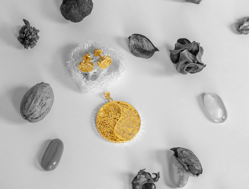 ingredient, table, no people, Pure Gold, kitchen utensil, 22carats, pure gold jewellery, yellow, spice, indoors, still life, high angle view, choice, eating utensil
