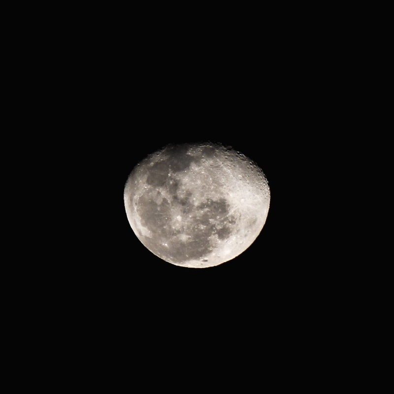 circle, night, outdoors, moon, planetary moon, clear sky, full moon, sky, geometric shape, indonesia, moon surface, beauty in nature, asrama cpm gilingan