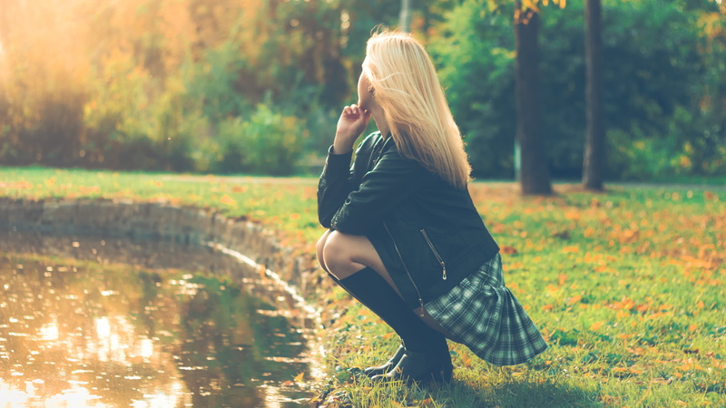 woman, young adult, leisure activity, blond hair, beautiful woman, 600d, lake, ray, lifestyles, one person, blonde, casual clothing, hairstyle, topcider