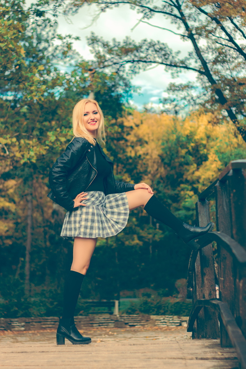 change, happy, fall, happiness, tree, leisure activity, portrait, full length, casual clothing, hairstyle, woman, topcider, blonde, hair, autumn, young women