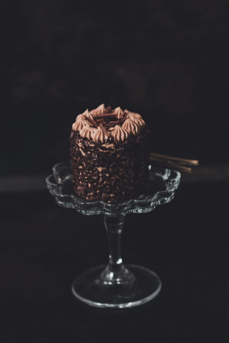 studio shot, cake, glass, cake stand, pastry, freshness, food and drink, chocolate, no people, eating utensil, edge, temptation, unhealthy eating, close-up