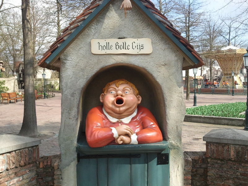 architecture, efteling, outdoors, tree, mouth, mouth open, holle bolle gijs, no people, front view, primate, communication, male likeness, plant, wolverine