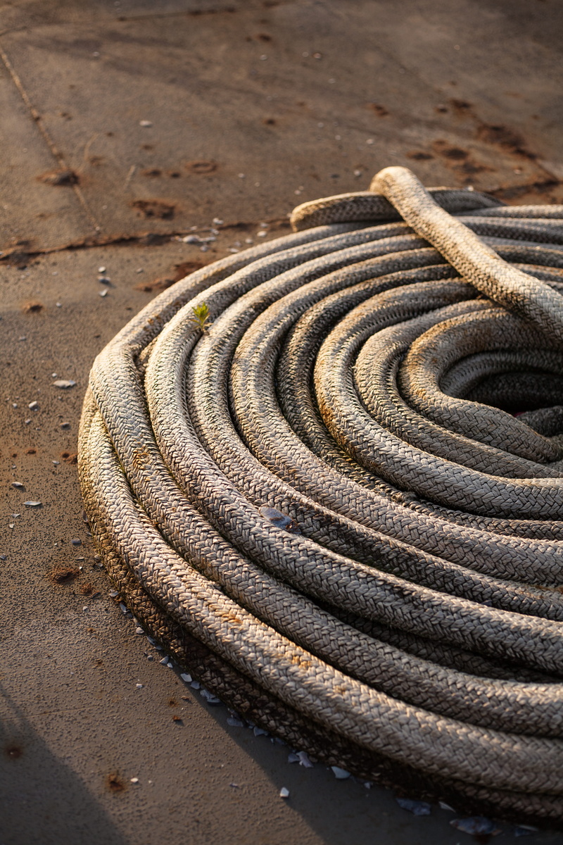 sunlight, 5K, focus on foreground, tied up, pier, connection, no people, brown, outdoors, textures, united states, metal, strength, pattern, still life