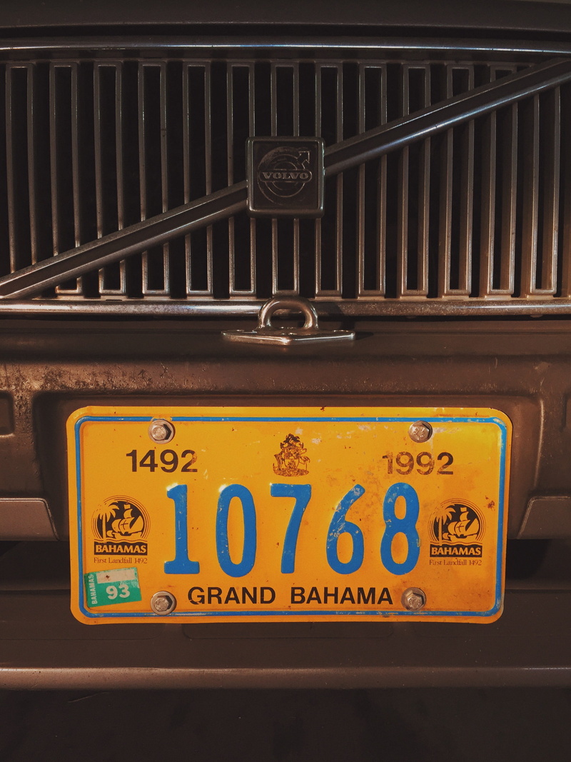 2K, communication, architecture, yellow, car, land vehicle, close-up, information, retro styled, information sign, non-western script, no people, metal