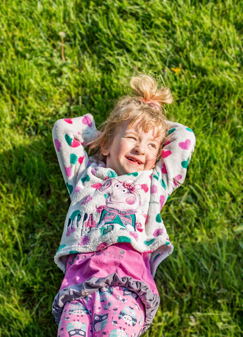 blond hair, females, hairstyle, beautiful, cute, looking at camera, blonde, woman, grass, offspring, cheerful, smiling, innocence, girl, plant, photo, green