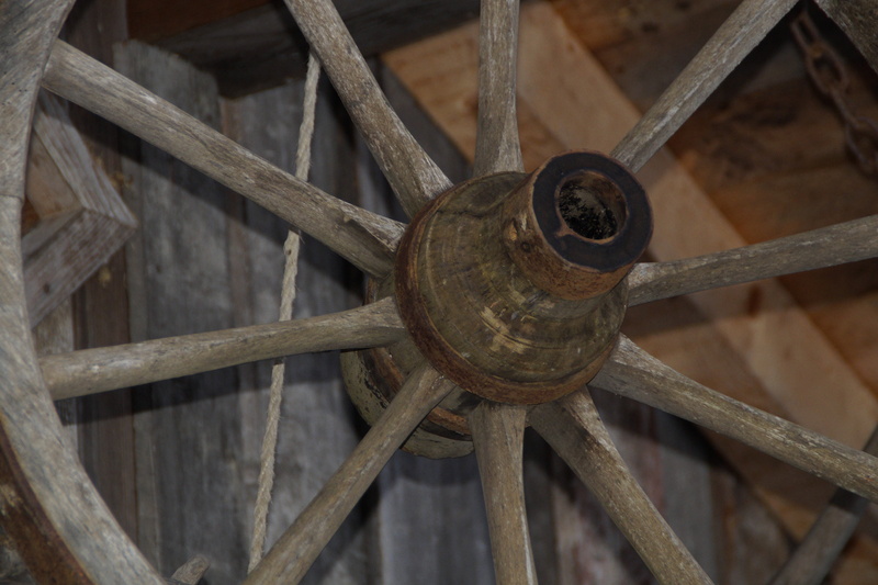 formerly, no people, rusty, wood, full frame, wagon wheel, carriage wheel, day, spoke, outdoors, old, high angle view, shape, focus on foreground, pattern