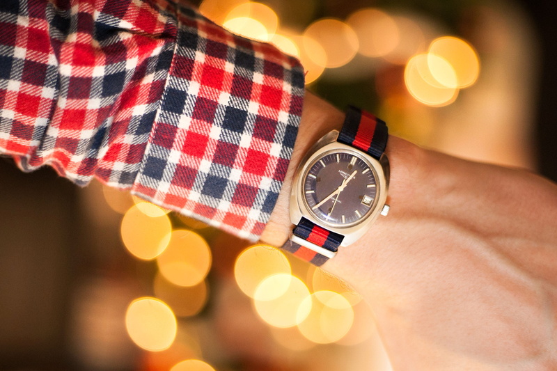 vintage, nato, limb, date, illuminated, body part, human hand, bokeh, detail, human limb, close-up, orange, focus on foreground, adult, one person, watch
