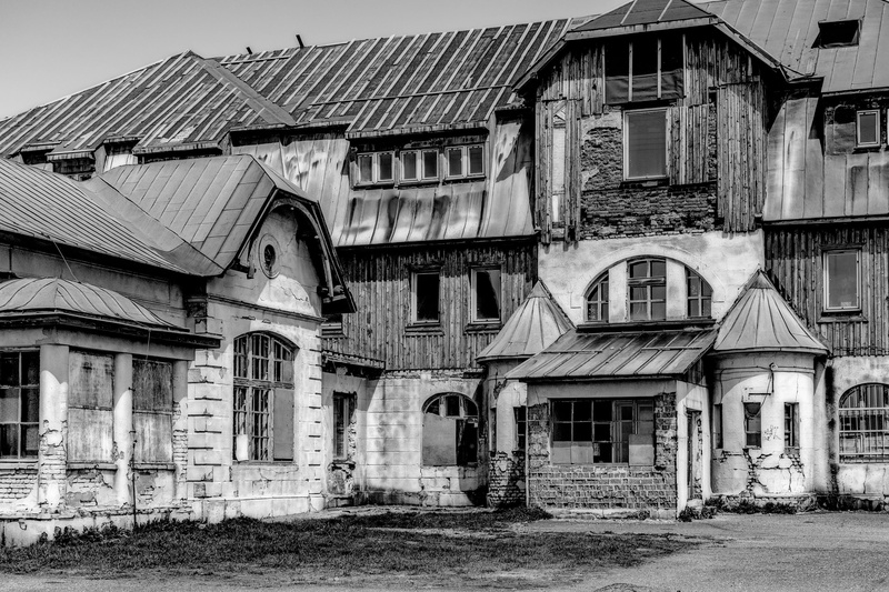 2K, past, day, abandoned, building, roof, decay, window, nature, building exterior, the past, no people, built structure, black and white, town, run-down