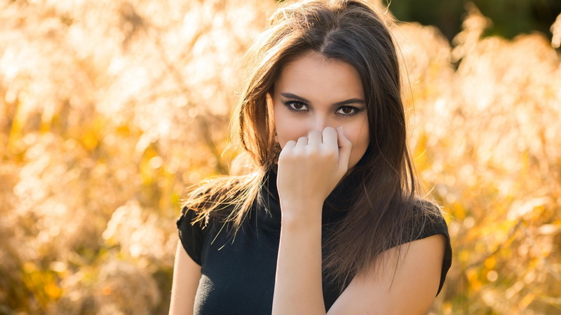 brown hair, body part, headshot, autumn, looking at camera, black clothing, young adult, brunette, teenager, young women, photography, one person, outdoors