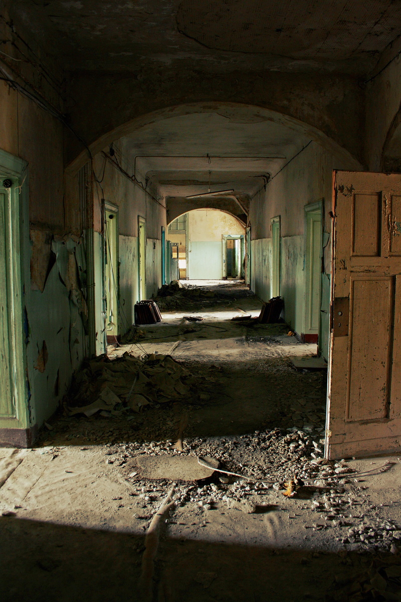 decay, old building, floor, door, dirty, empty, ailing, home, residential structure, run down, no people, abandoned, building, within, forget, deterioration