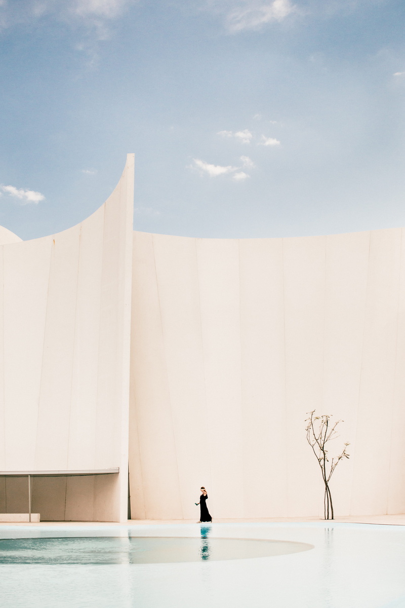 real people, return, indoors, architecture, spaces, people, nature, 5K, adults only, sky, full length, water, women, building, built Structure, outdoors