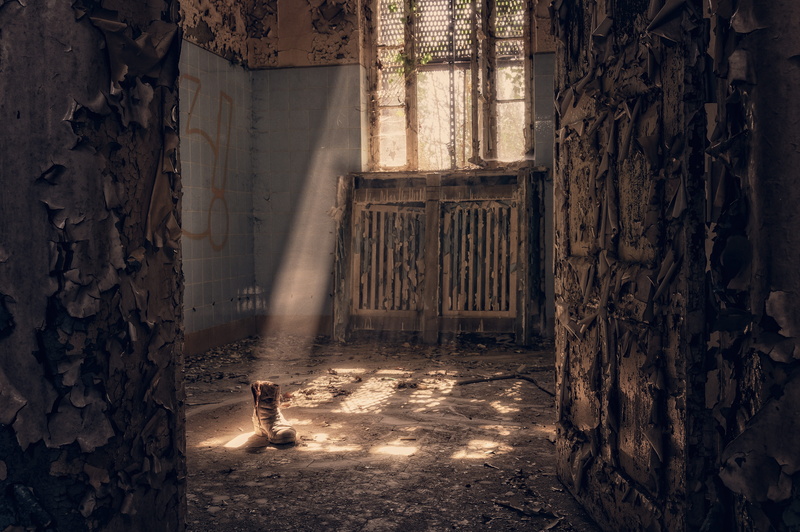 shabby, architecture, nostalgia, outdoors, lost places, nature, wall, wood - material, room, trunk, forgotten places, tree, shoe, no people, interior, sunbeam