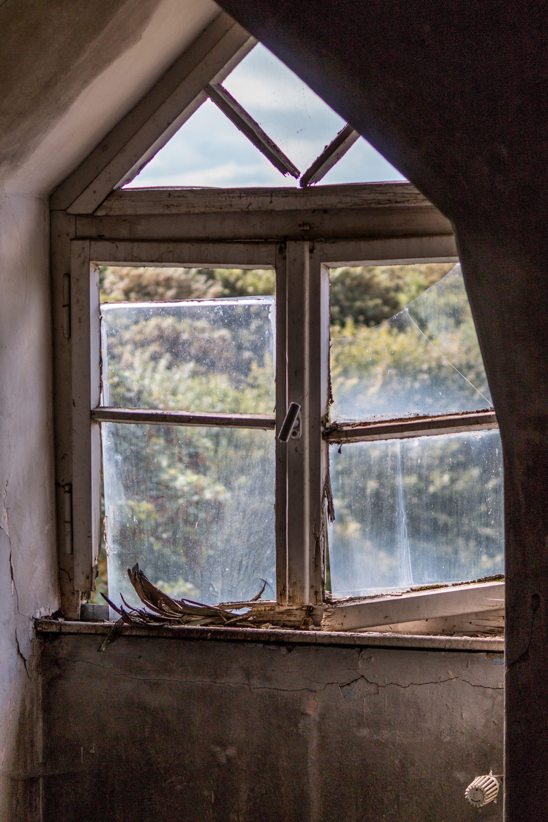 window frame, light, old, broken, damaged, nature, no people, passed, past, dilapidated, broken glass, space, window, deterioration, building, glass - material