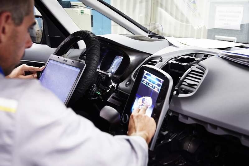 adult, men, mature men, car, communication, mode of transportation, espace, renault, holding, technology, occupation, indoors, one person, wireless technology