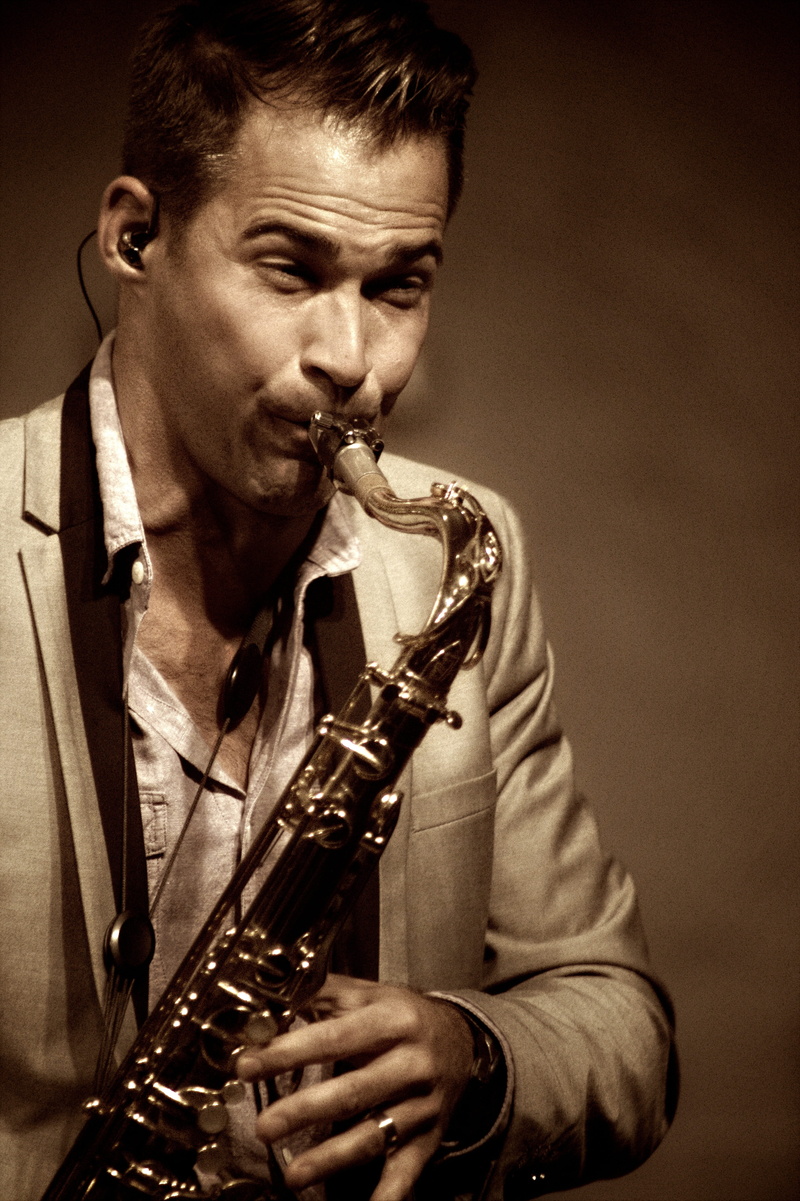 musical equipment, artist, 5K, one person, young men, sax, holding, real people, saxophone, men, musical, skill, music, portrait, solo, musician, indoors
