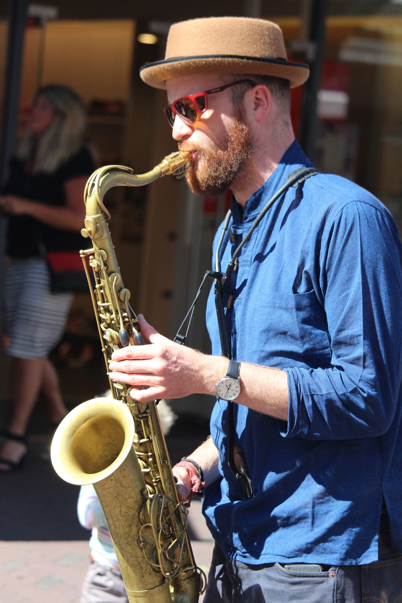 Music, merry, leisure activity, 5K, men, Saxophone, arts culture and entertainment, geldinzamelen, Case, artist, playing, tip, clothing, three quarter length