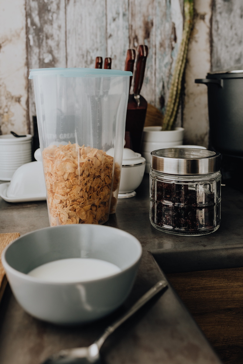 morning, refreshment, containers, still life, corn flakes, glass, container, food, no people, table, bowl, wood - material, drink, cereals, ingredient