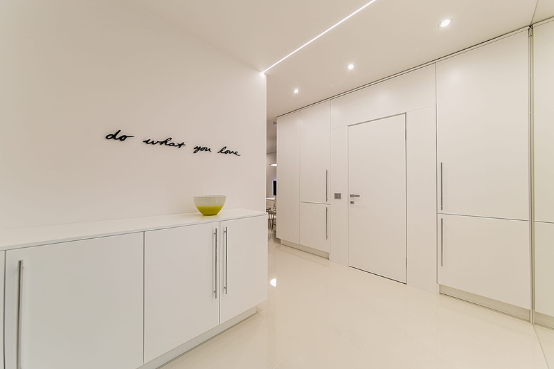 luxury, room, absence, architecture, 1080P, ceiling, white, bathroom, home, inside, sink, no people, mirror, wooden, doors, minimalism, apartment, domestic life