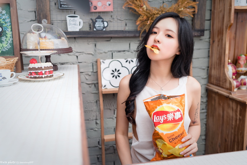 black hair, signs, cupboard, eating, Asian, model, table, potato chips, 5K, long hair, sitting, cake, women