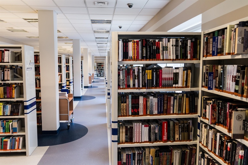 book, shelf, rent, no people, research, reading, collection, variation, university, literature, choice, 2K, bookshelf, books in the library, ceiling, arrangement