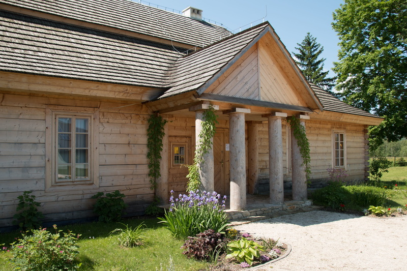 building exterior, forest, summer, built structure, zeromski, masłów, old cottage, 2K, wooden, architecture, ornamental garden, day, flower, kielce, beige