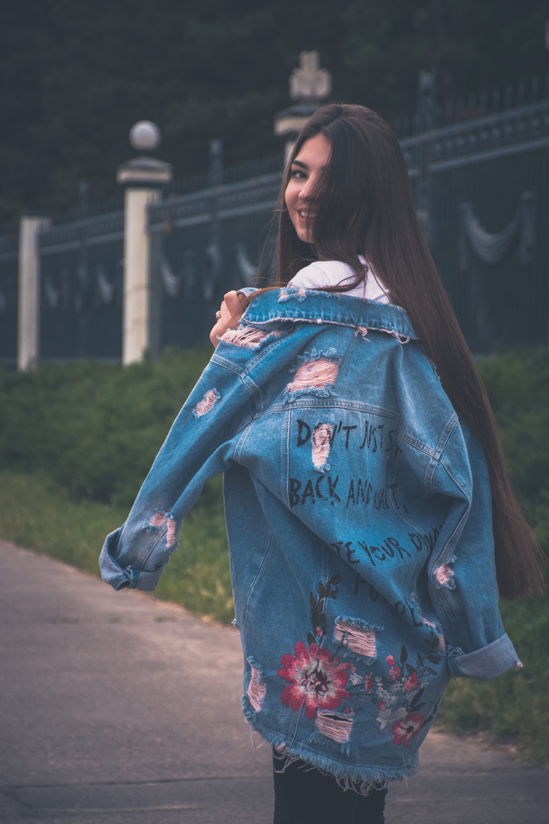 fashion, casual clothing, spontaneous, outdoors, longhair, people, women, denim, adult, clothing, standing, architecture, young adult, city, side view