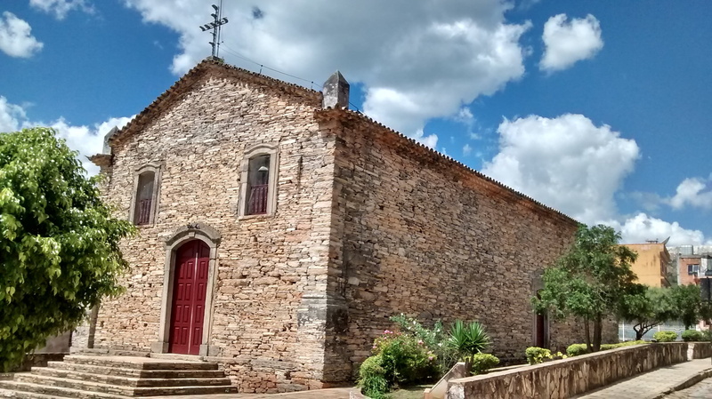cruz, outdoors, church, building exterior, built structure, residential district, window, building, no people, travel destinations, staircase, 2K, day