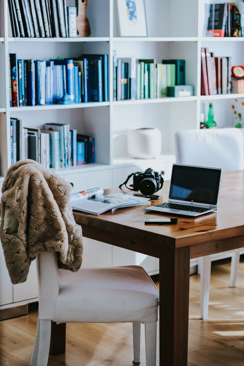 seat, items, wireless technology, modern, book, decor, business, indoors, chair, table, 5K, office, publication, shelf, various, furniture, focus on foreground
