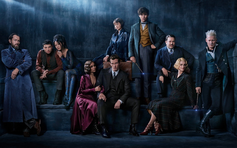 sitting, indoors, young women, young men, women, young adult, beasts, mature adult, adult, standing, real people, men, togetherness, crowd, grindelwald