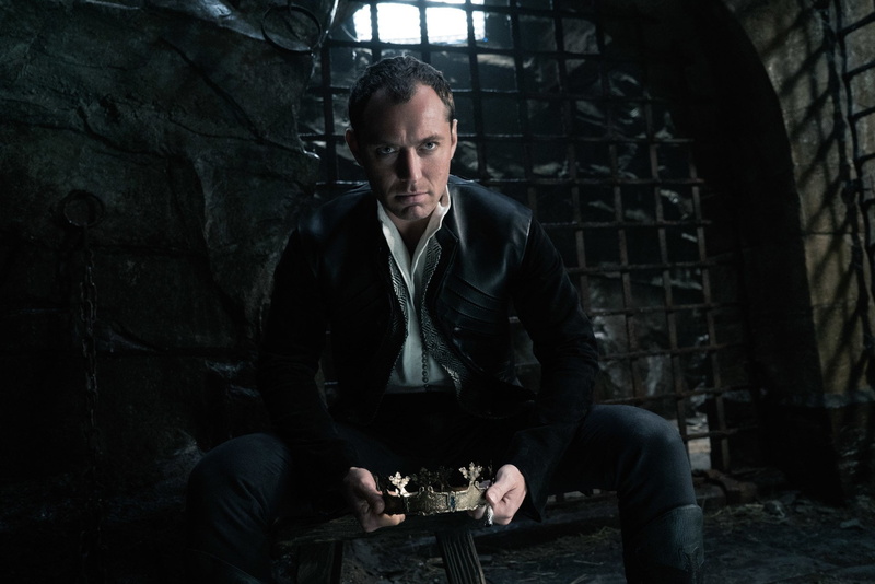 front view, indoors, real people, leisure activity, men, King Arthur: Legend of the Sword, three quarter length, Jude Law, day, refreshment, mature adult