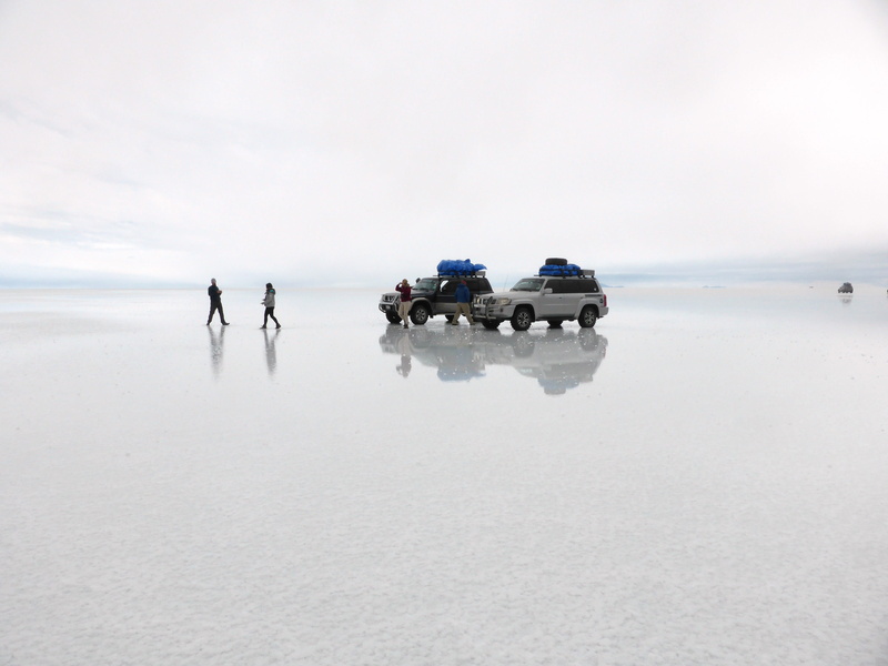 land, cold temperature, sea, transportation, nature, people, parked, two, leisure activity, salt flat, daytime, uyuni, holiday, adult, snow, 4K, group of people