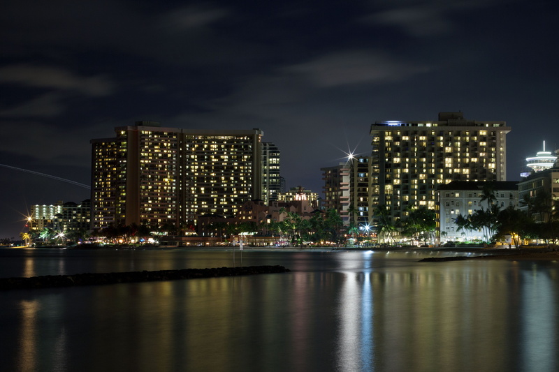 skyscraper, 4K, night sky, city, illuminated, waikiki beach, waikīkī, cloud - sky, night, building exterior, waterfront, honolulu, built structure, sky