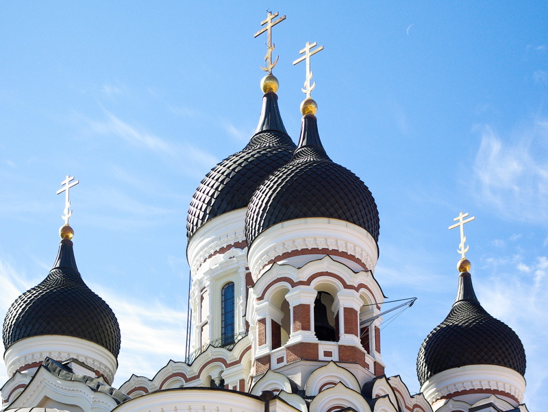 day, tourism, place of worship, architecture, religion, nature, tower, built structure, sky, cupolas, outdoors, tallinn, spirituality, spire, building exterior