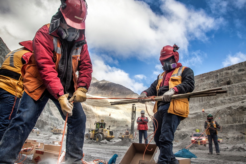 effort, adult, cooperation, industry, day, load, sky, men, two people, people, mining, dismantle with explosive, construction industry, cloud - sky, holding