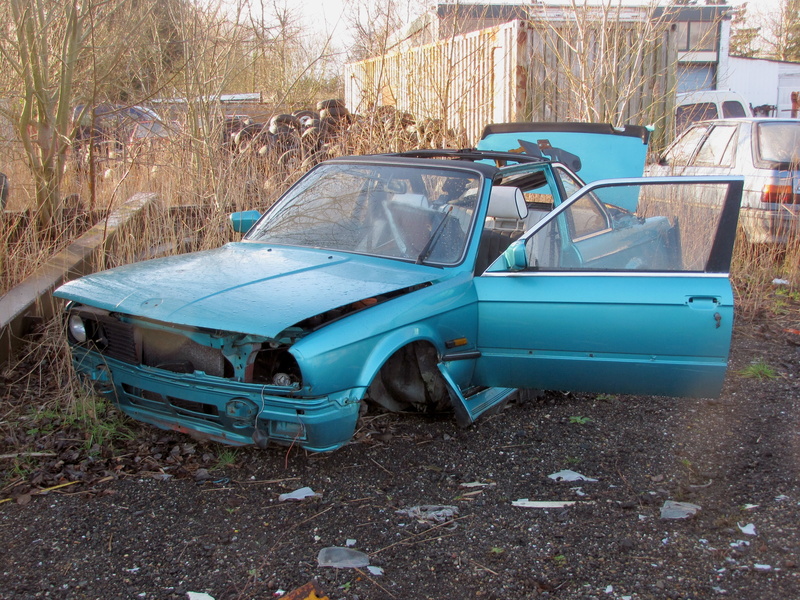 scrap, day, stationary, garage, automotive, bmw, built structure, bmw e-21, nature, blue, body, damaged, land, car, junkyard, baur cabriolet, old, plant