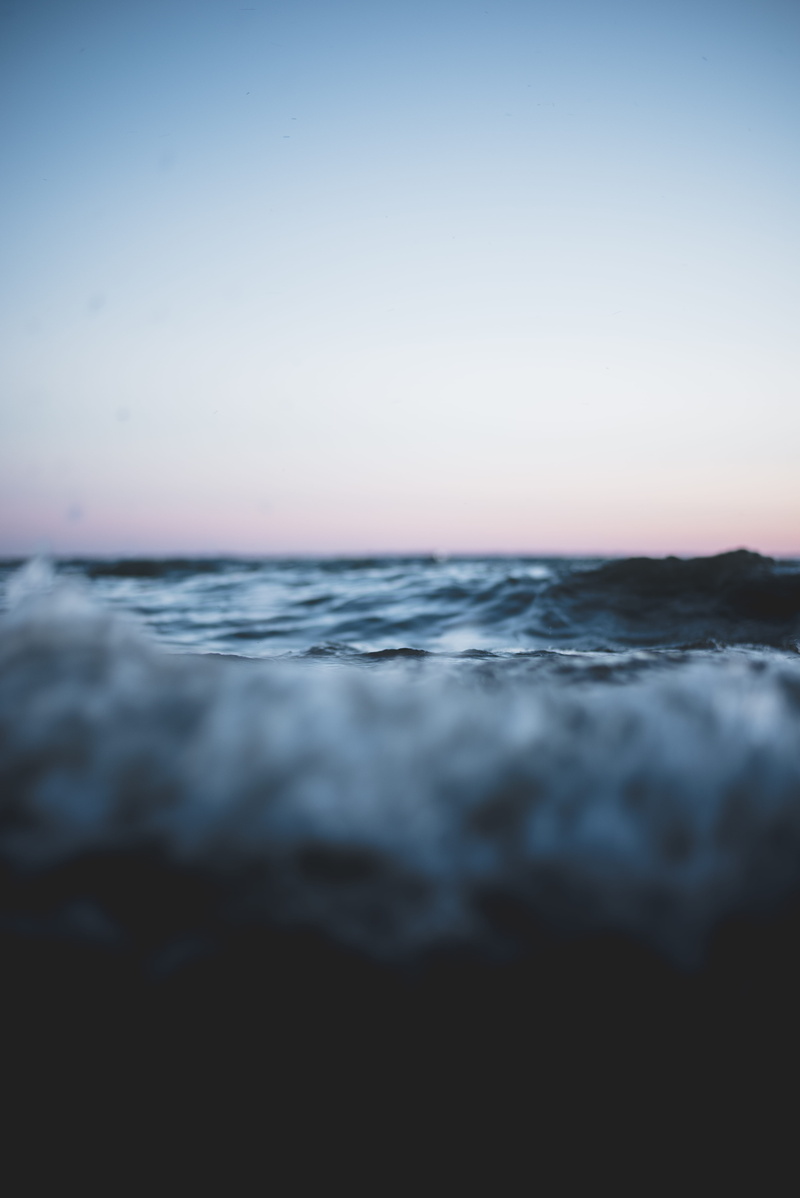 water splash, tranquility, phone, power in nature, dusk, outdoors, blue, lake, white, wafe, land, horizon, tranquil scene, aquatic sport, 5K