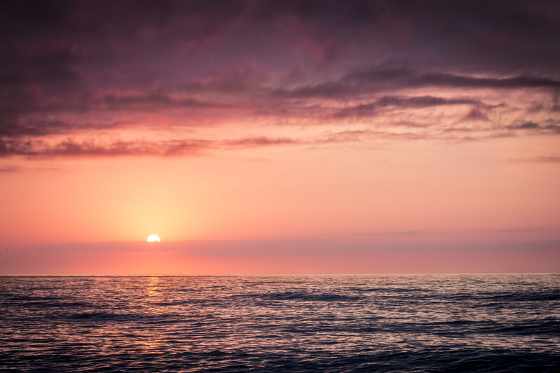 no people, ocean, dusk, dramatic sky, horizon, cloudy, water, camly, seawater, sun, romantic sky, tranquil scene, sea, sunset, urban skyline, horizon over water