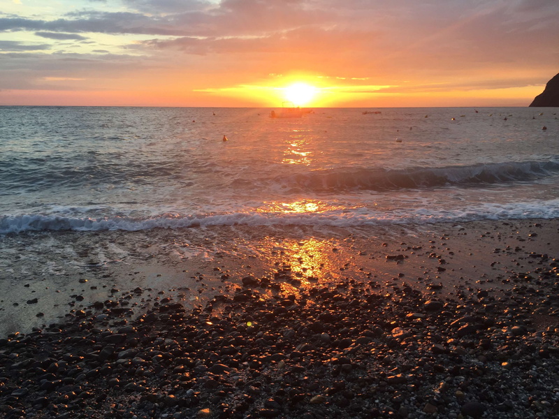 outdoors, tranquility, nature, reflection, horizon over water, idyllic, horizon, beach, tranquil scene, cloud - sky, wave, beach clouds dawn dusk horizon landscape