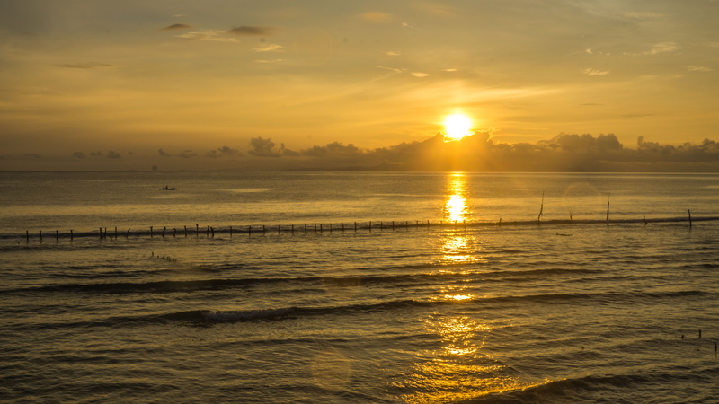 sunrise, ocean, beauty in nature, fishermen, clouds, waterfront, water, sea, idyllic, non-urban scene, outdoors, bali, sky, 5K, tranquility, beach, nusapenida