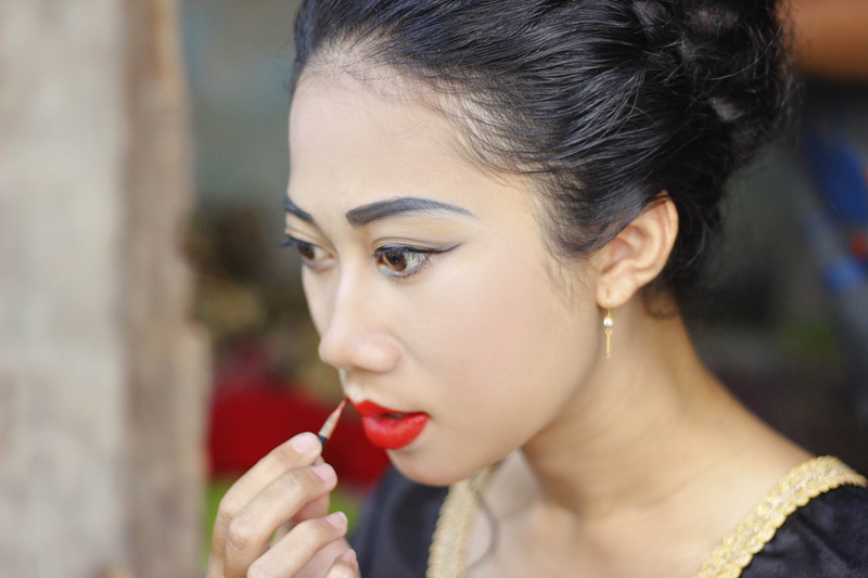 women, beauty, focus on foreground, red, lombok, one person, fashion, holding, beautiful woman, body part, hairstyle, outdoor, lipstick, headshot, 4K