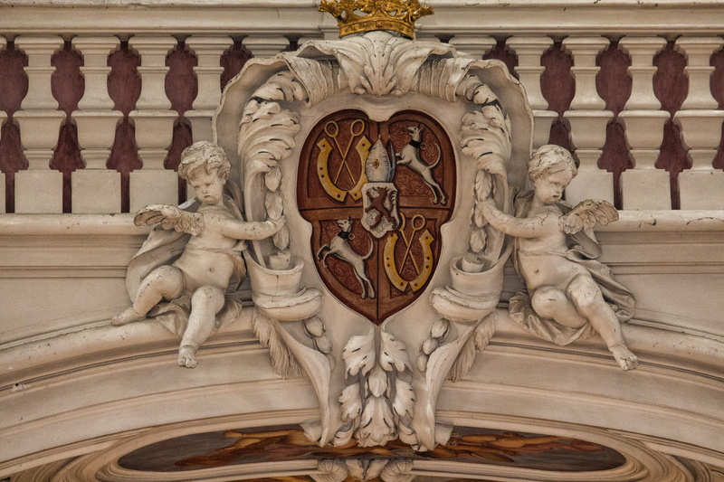 carving - craft product, ornate, no people, statue, the past, belief, figure, coat of arms, pillar, gallery, 4K, architecture, building, history, craft