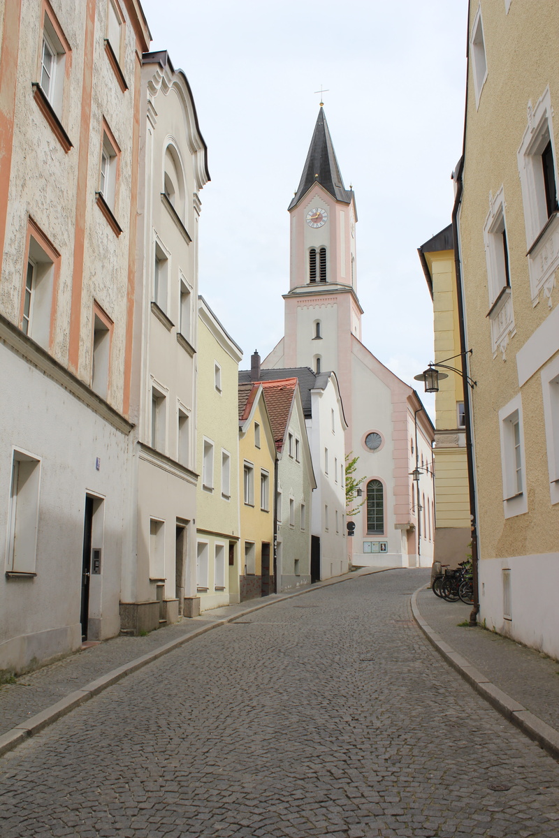 city, building, cobblestone, residential district, street, passau, travel, day, building exterior, 5K, outdoors, spirituality, direction, church, town