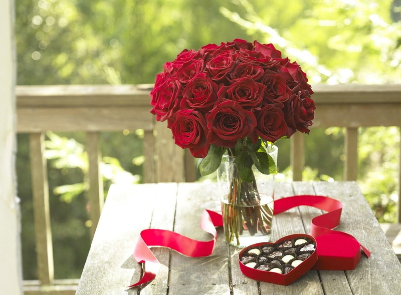 elegance, fragility, ribbon, petal, red, plant, flower arrangement, wood - Material, summer, romance, candy, leaf, pink Color, freshness, wedding, bouquet