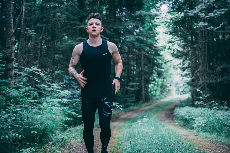 man, standing, leisure activity, male, muskoka, three quarter length, real people, one person, lifestyles, run, young men, running, green color, person