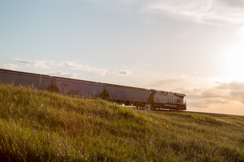 united states, outdoors, nature, train - vehicle, 5K, rail transportation, field, transportation, cloud - sky, track, land, mode of transportation, business