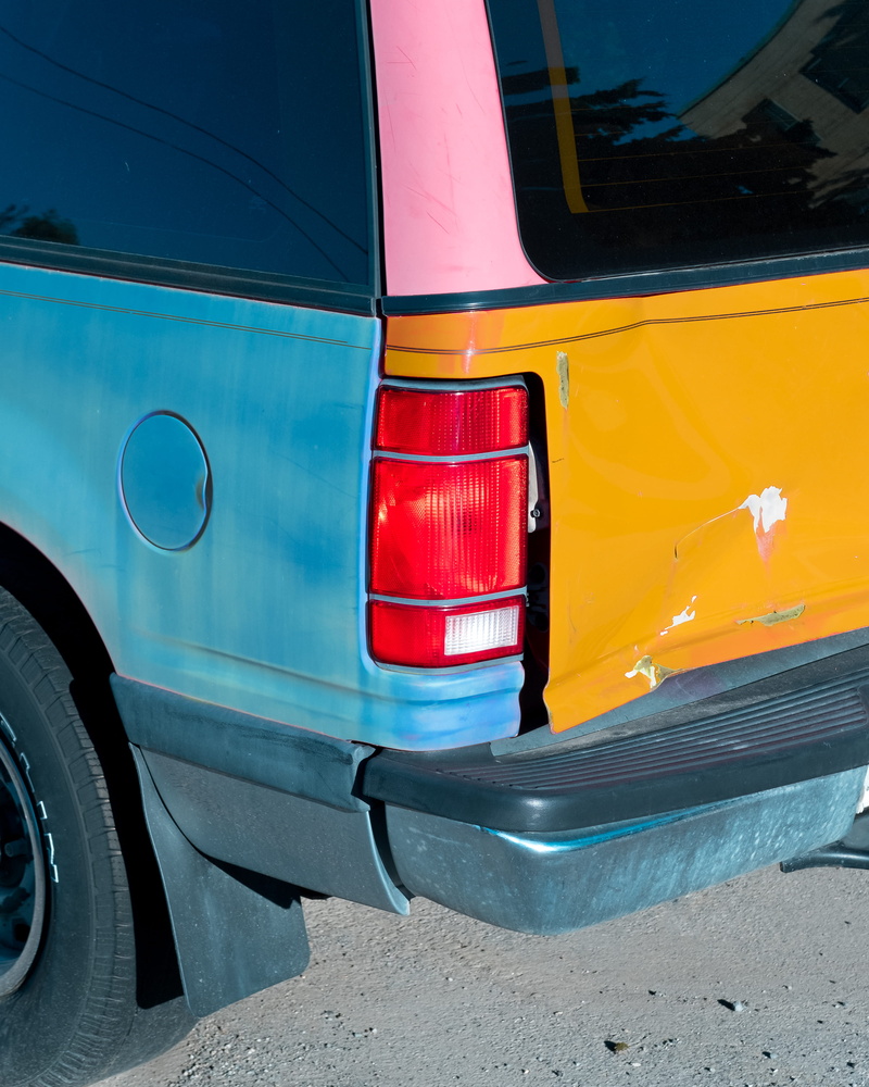 red, sunlight, 4K, outdoors, united states, motor vehicle, reflection, yellow, car, architecture, blue, street, road, headlight, land vehicle, retro styled