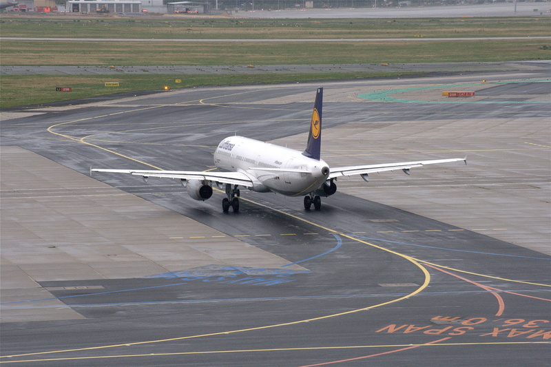 commercial airplane, tarmac, transport airport, nature, departure, start, taking off, mode of transportation, outdoors, airport runway, aviation, air traffic