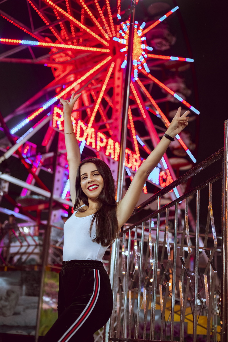 outdoorchallenge, young women, white, real people, happiness, ferris wheel, excitement, lifestyles, beautiful woman, woman, pose, young adult, amusement park ride